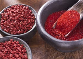 annatto-pulver-und-samen