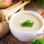 Cremige Pastinakensuppe mit Spreewälder Rauchsalz