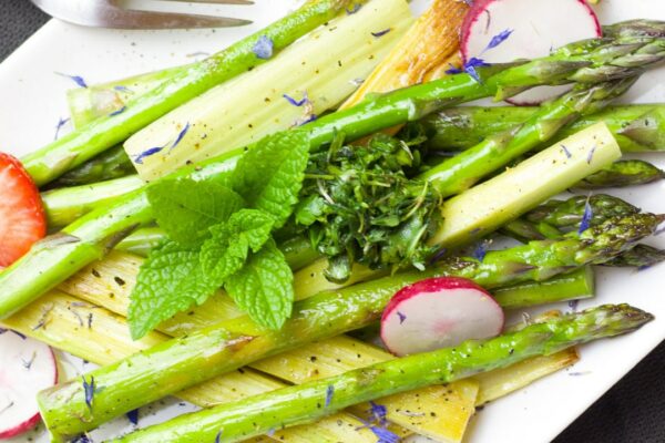 Grüner Spargel mit Spreewälder RauchsalzServier Vorschlag