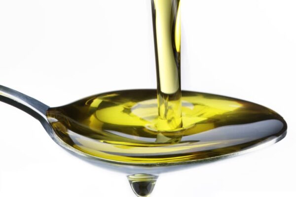 ein Teelöffel Olivenöl